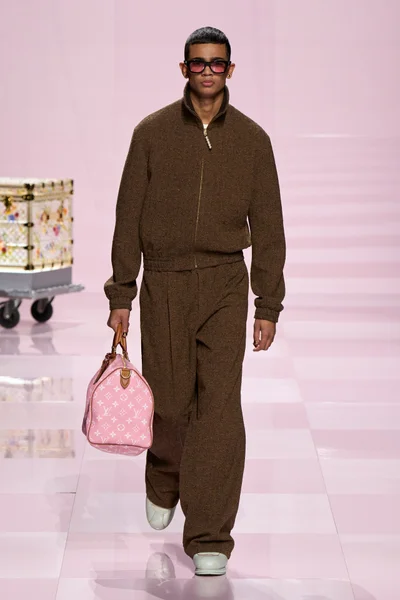 Look 16